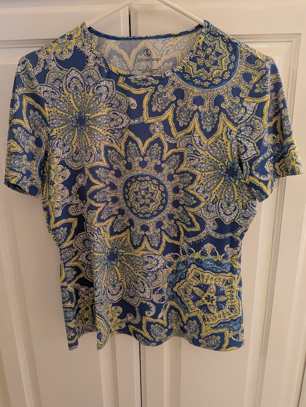 Lands' End Blue and Yellow Paisley-Style Short Sleeve Tee in Size Small 6-8